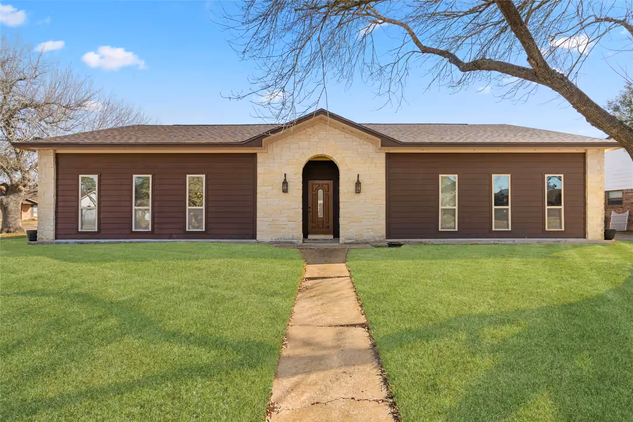 Photo of 357 W Castle Harbour Drive, Friendswood, TX 77546