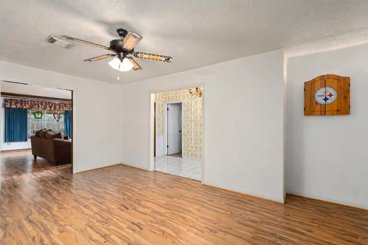 Photo 6 of 357 W Castle Harbour Drive, Friendswood, TX