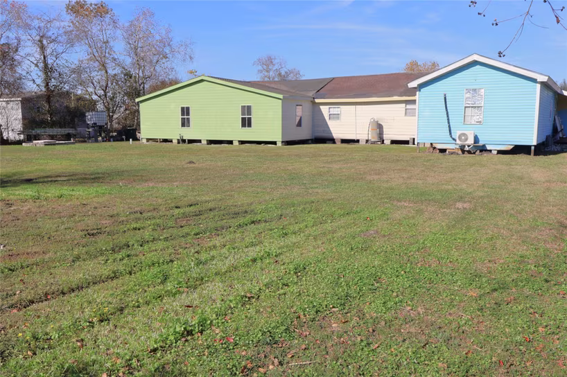 Photo 2 of 634 S Paloma Drive, Rosharon, TX