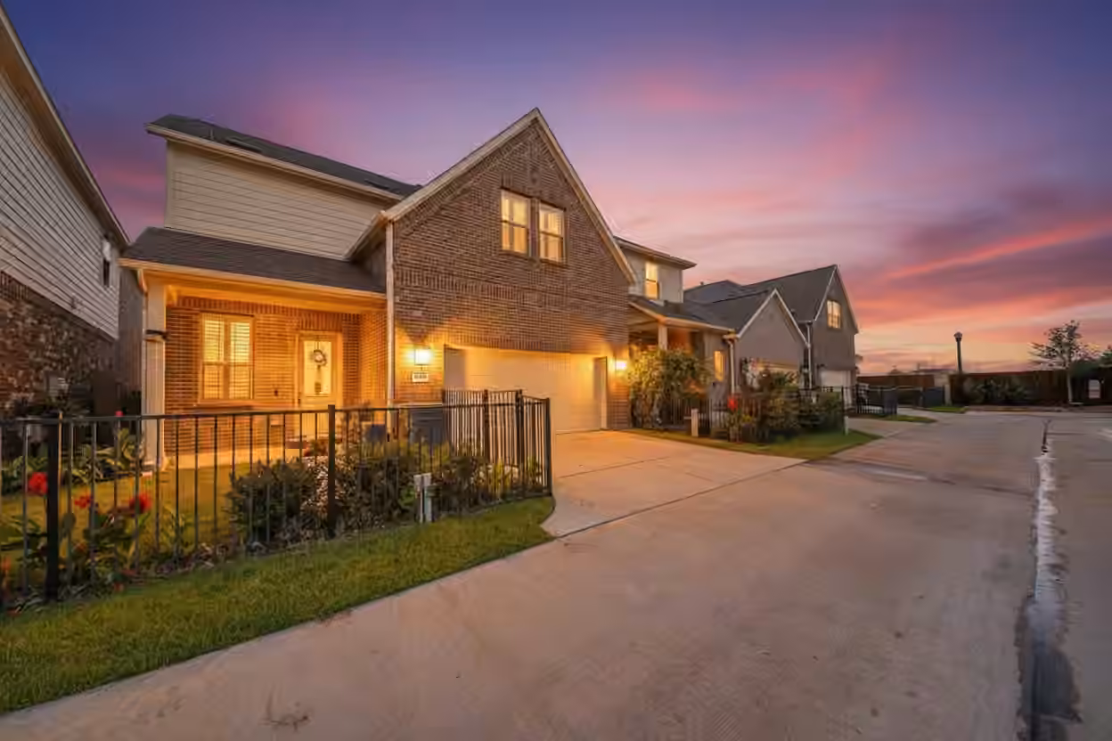 Photo 5 of 9663 Rockport Hills Drive, Cypress, TX