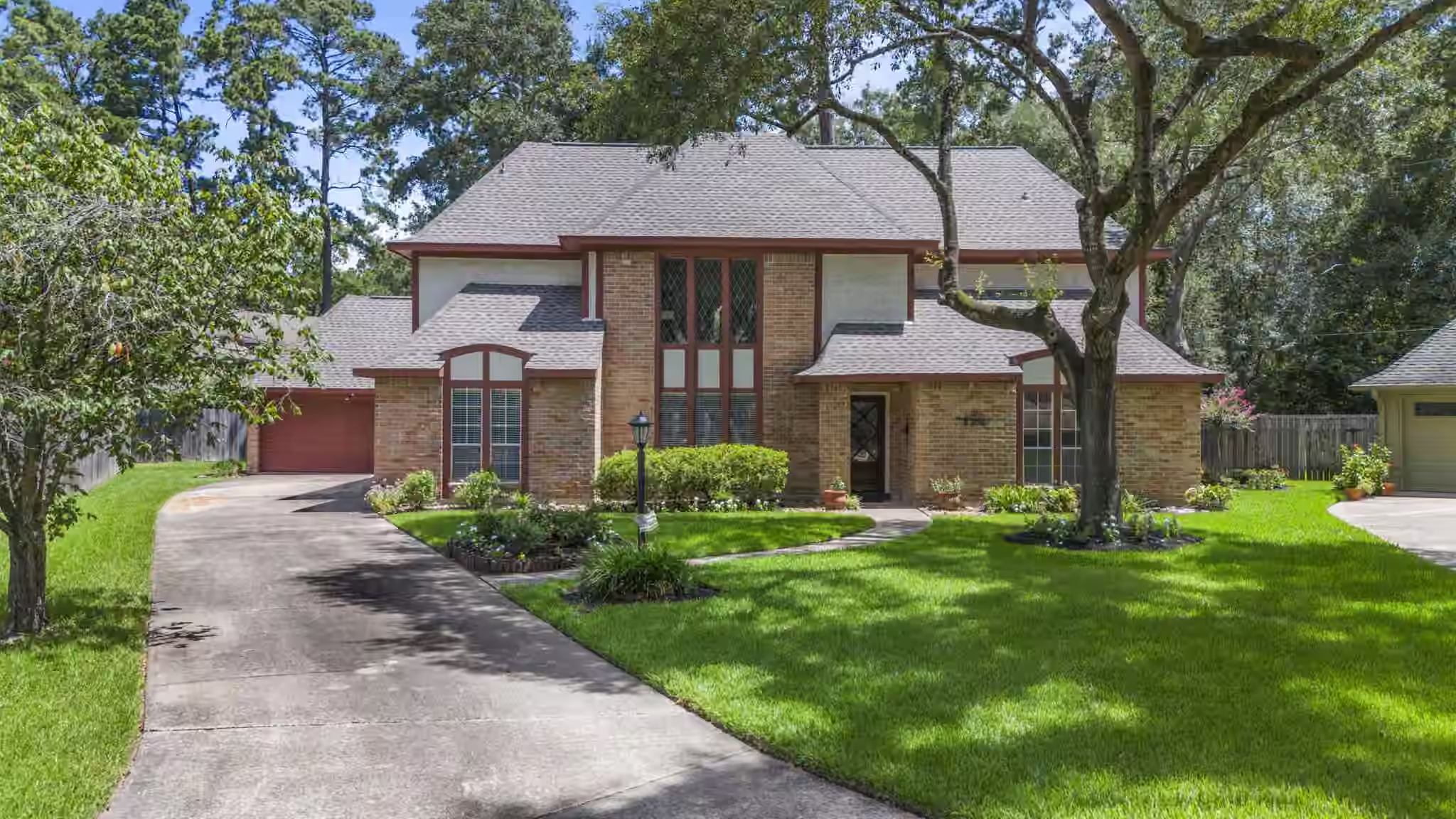 Photo 3 of 8206 Colonial Oaks Lane, Spring, TX
