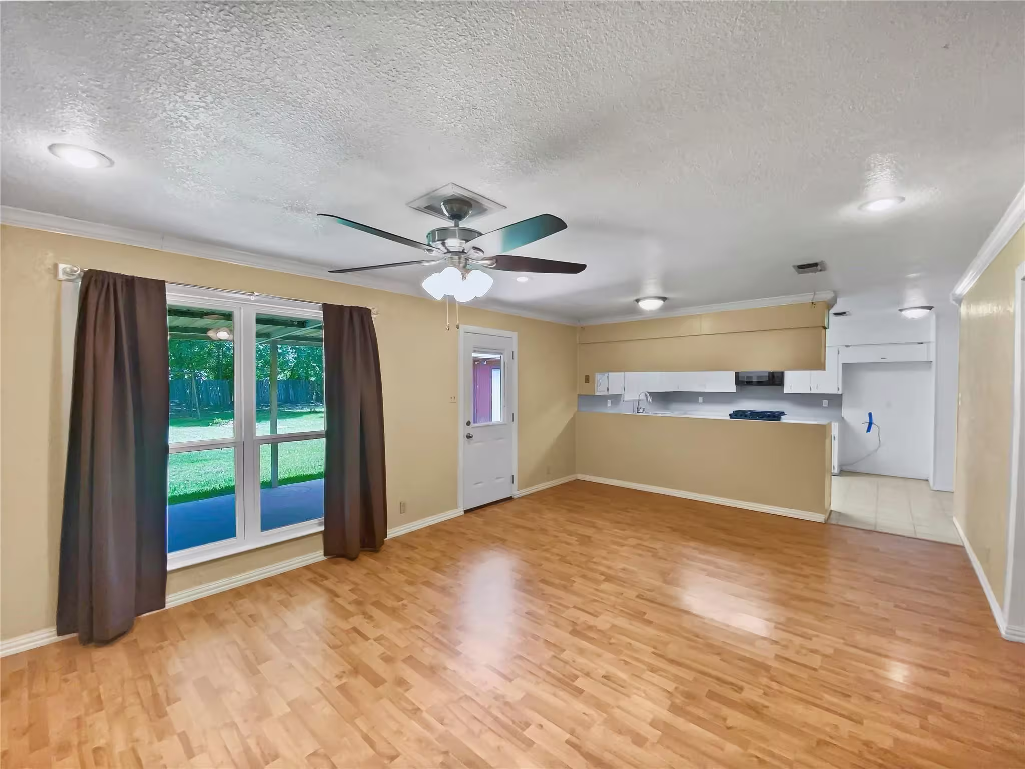 Photo 5 of 516 Dwyer Street, Angleton, TX