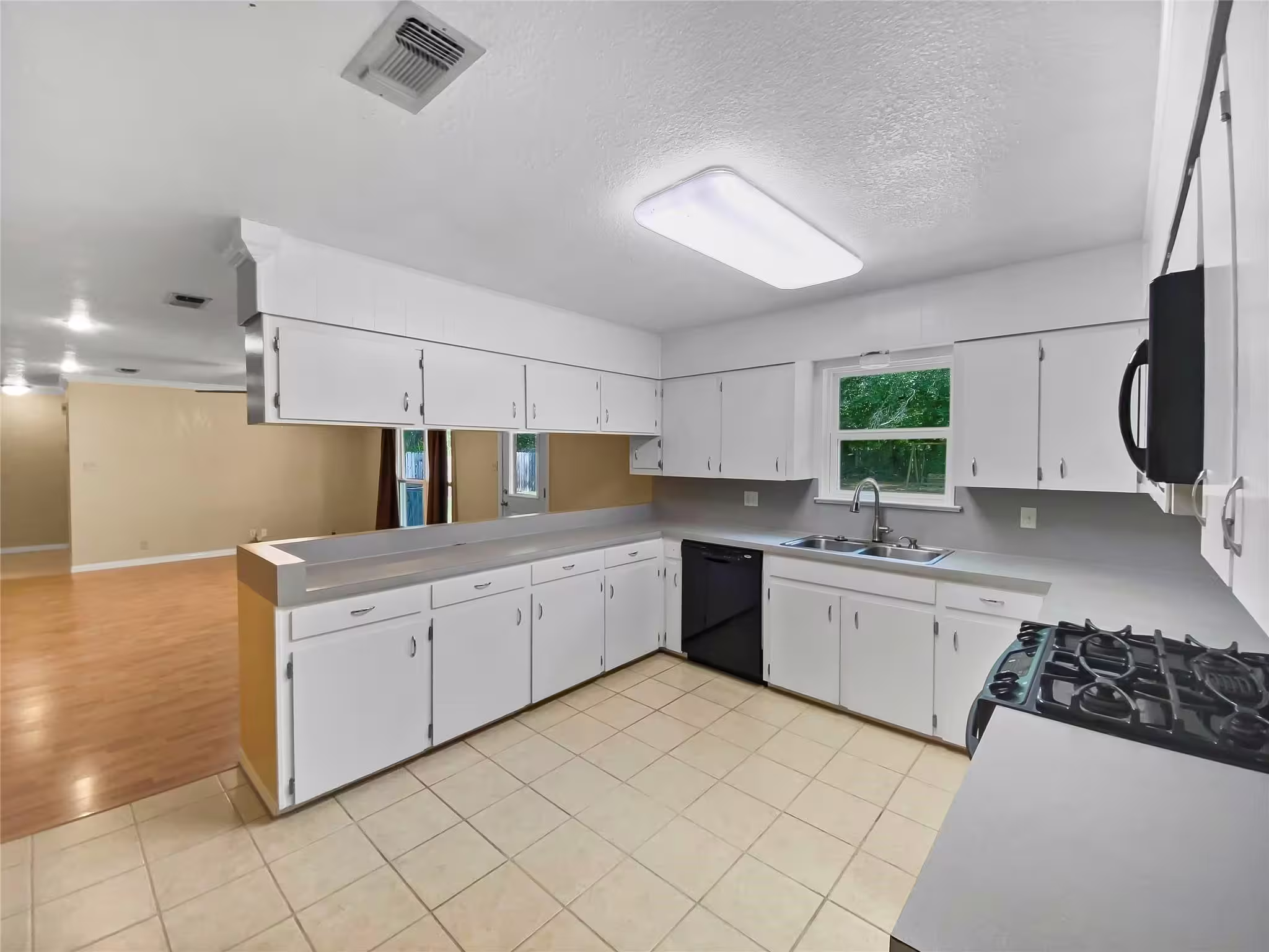 Photo 6 of 516 Dwyer Street, Angleton, TX
