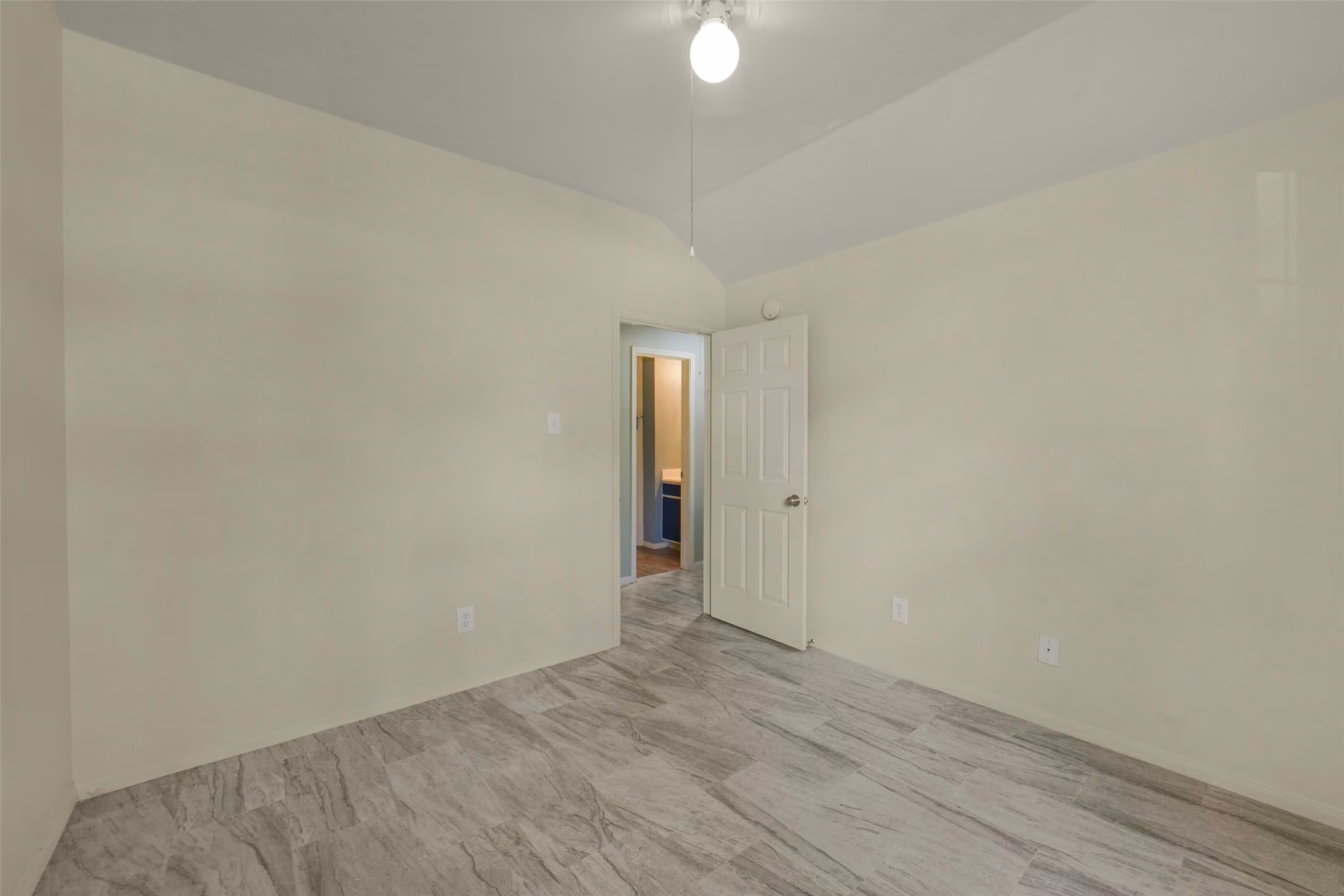 Photo 6 of 14606 Vaughnville Drive, Houston, TX