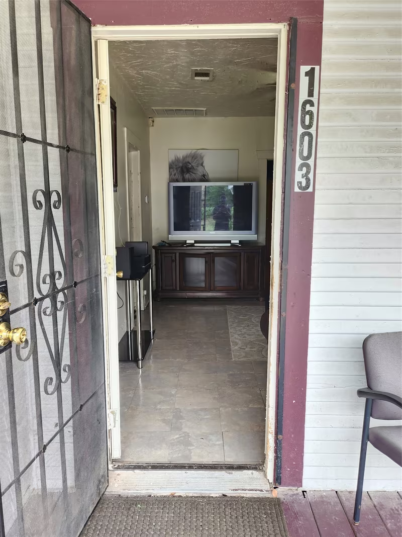 Photo 2 of 1603 Saulnier Street, Houston, TX