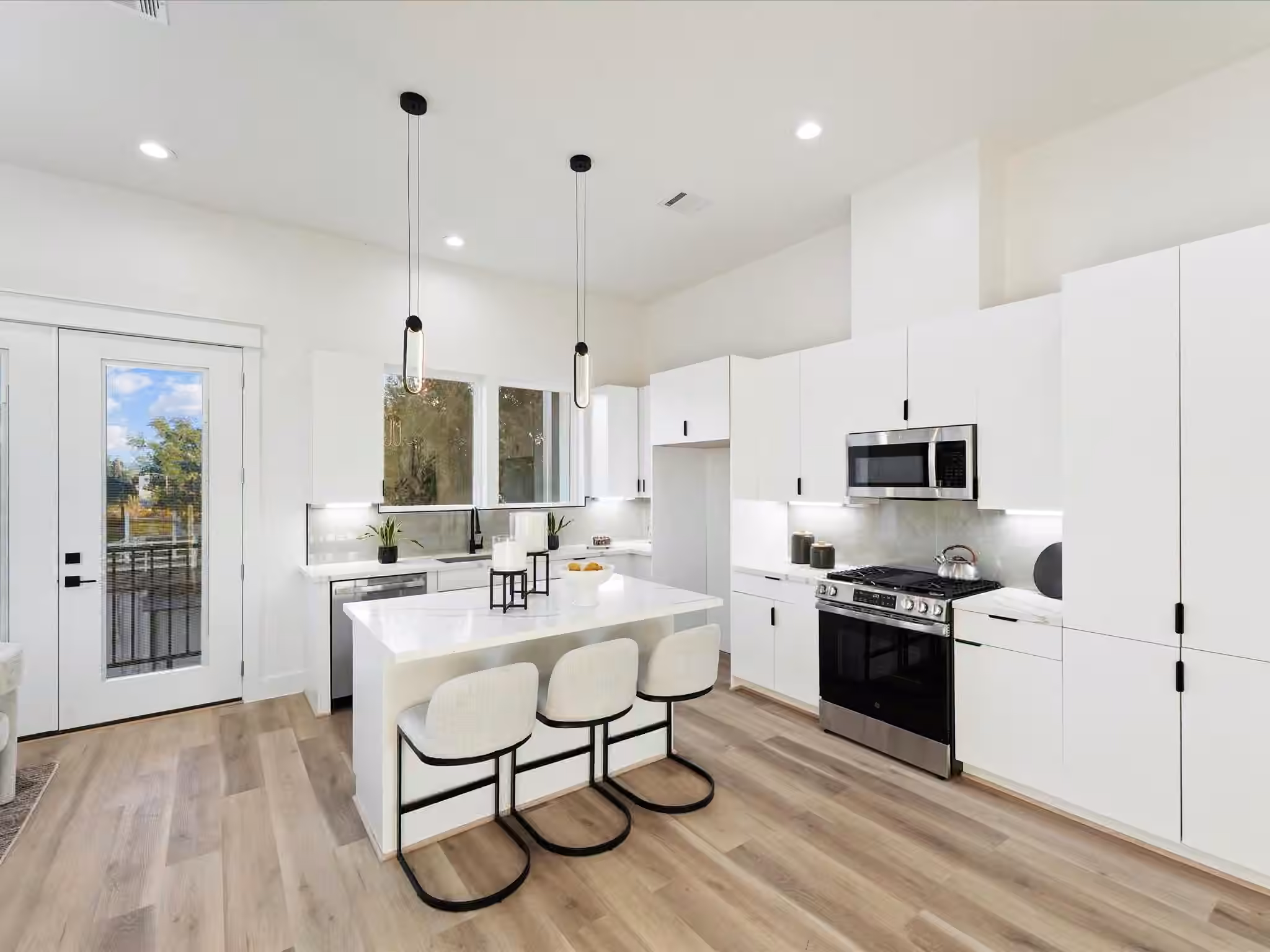 Photo 3 of 6631 Katarani Drive, Houston, TX
