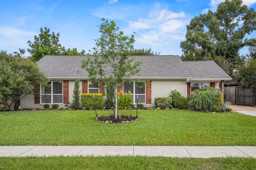 Photo 3 of 2206 Willowby Drive, Houston, TX
