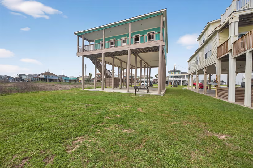 Photo 3 of 1410 Gulf, Crystal Beach, TX