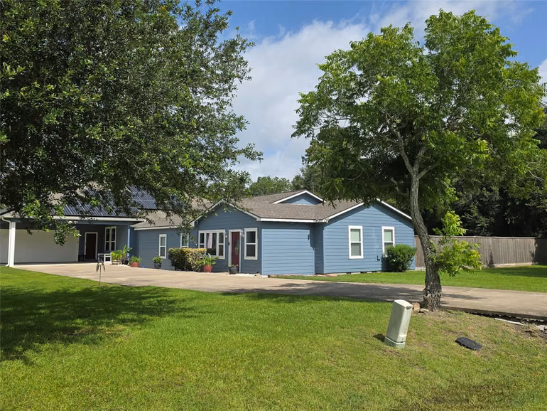 Photo of 3632 W Meadow Lane, Dickinson, TX 77539