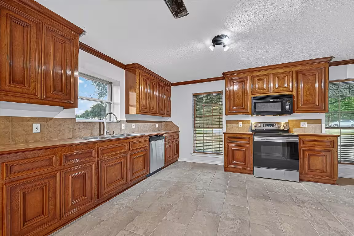 Photo 6 of 3122 Kueck Road, Rosenberg, TX