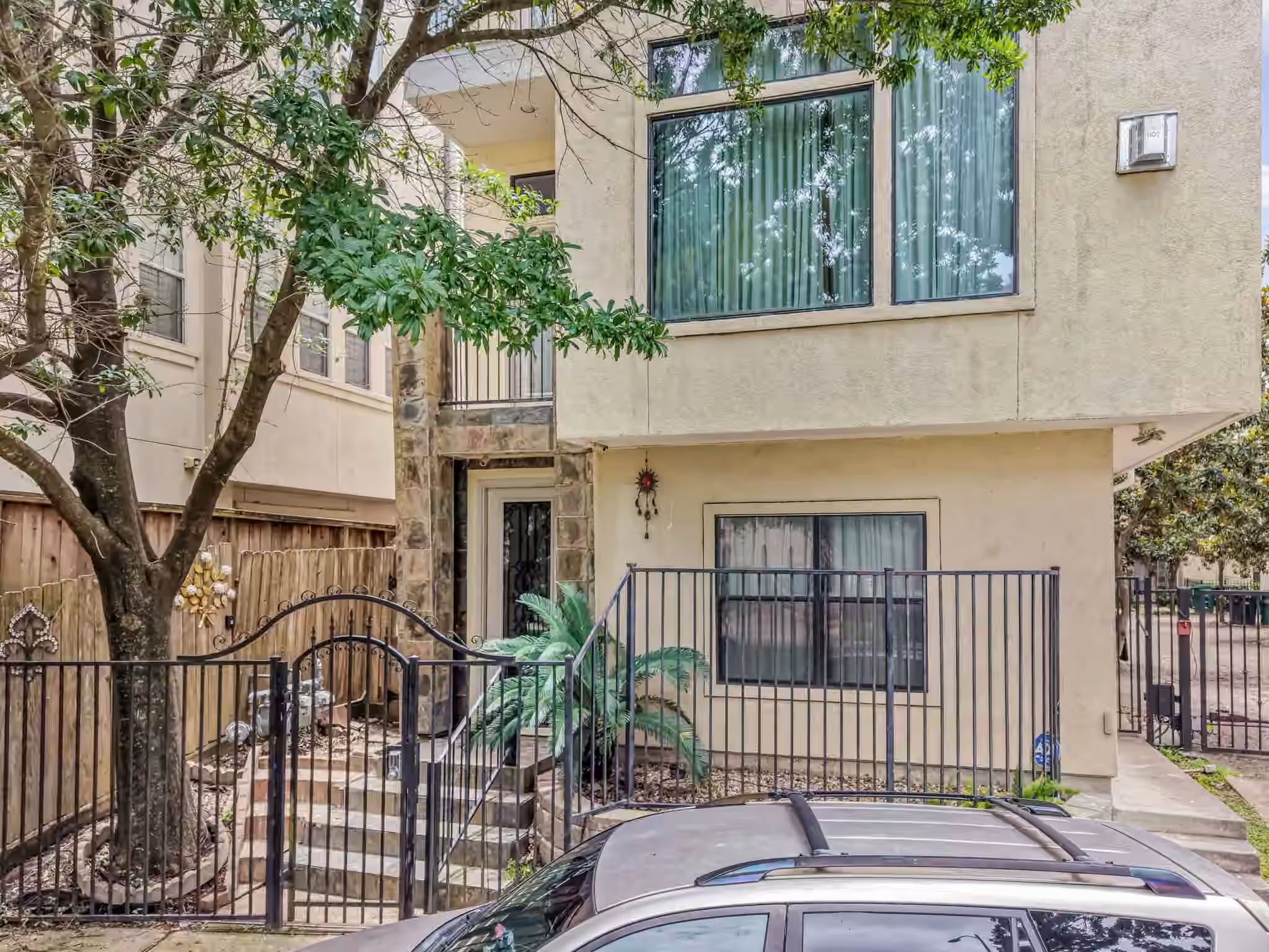 Photo 2 of 1914 Woodbury Street, Houston, TX