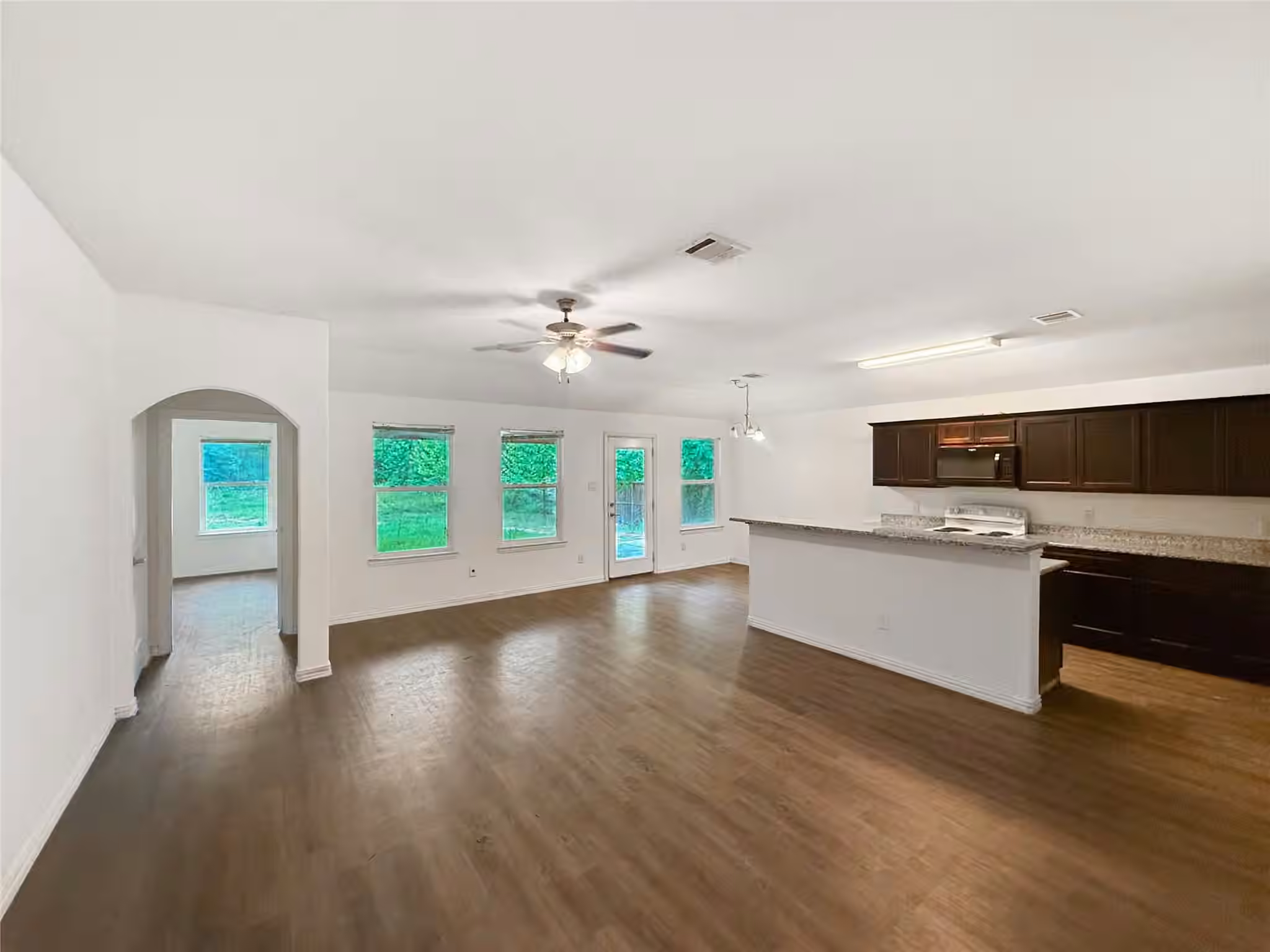 Photo 6 of 114 County Road 3554, Cleveland, TX