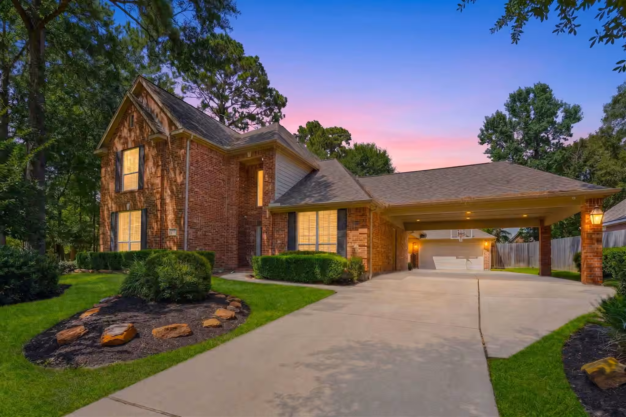 Photo 2 of 26 Shady Pond Place, The Woodlands, TX