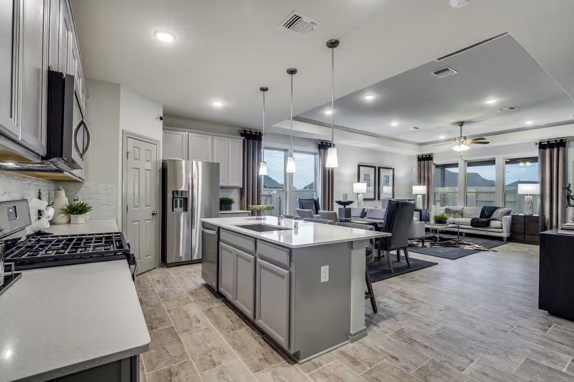 Photo 4 of 712 Amber Falls Drive, Montgomery, TX