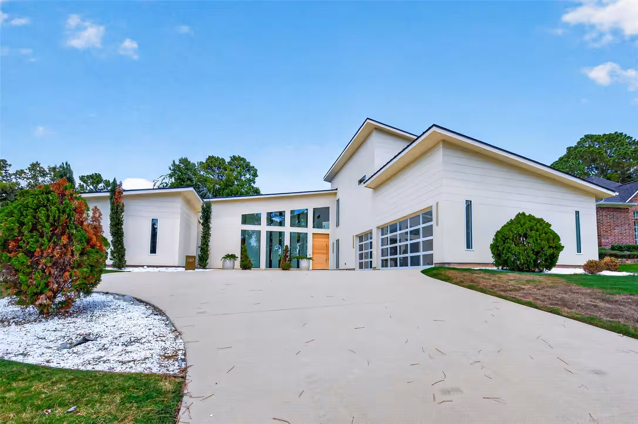 Photo 3 of 1167 Bentwater Drive, Montgomery, TX