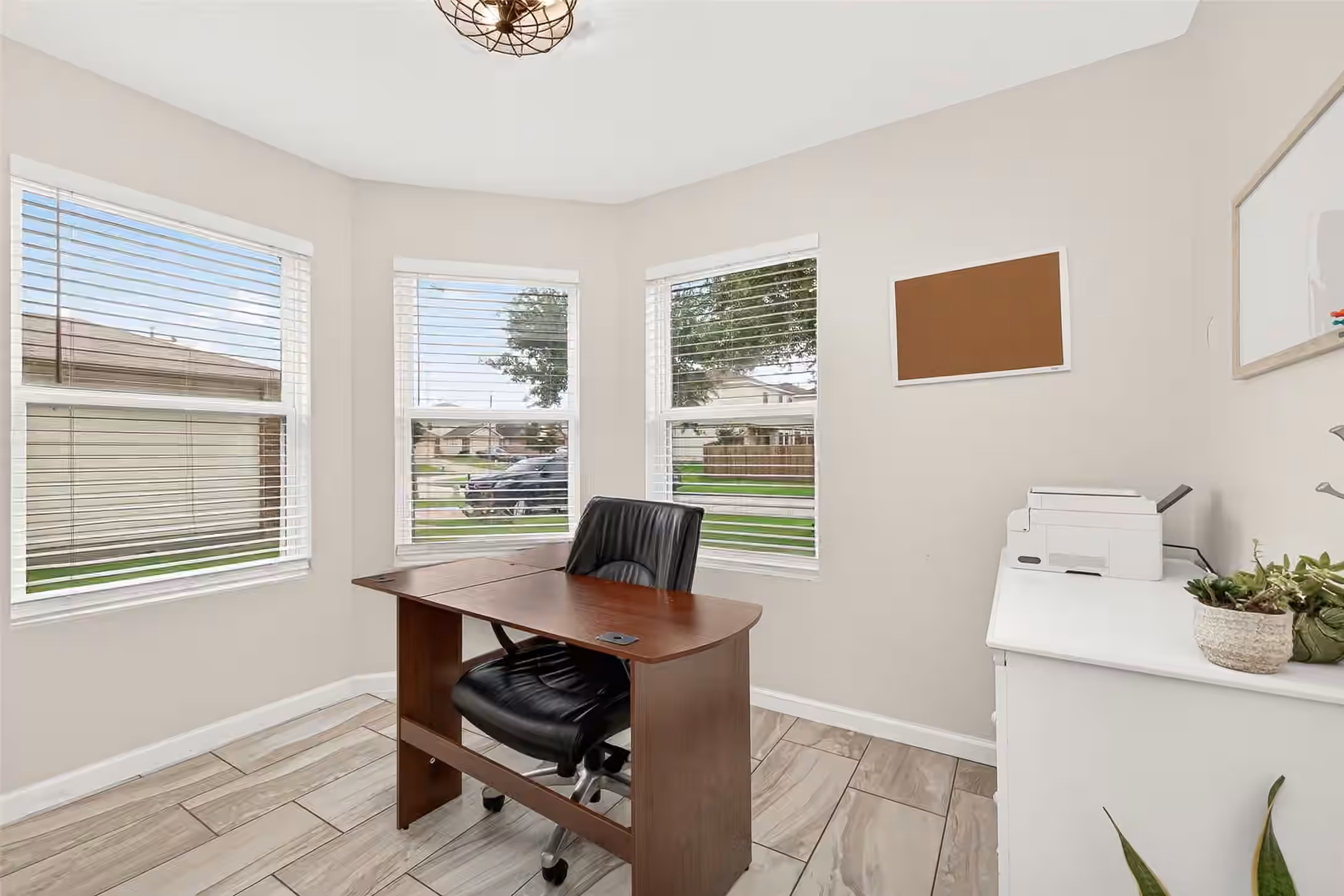 Photo 6 of 9909 Kingfisher Drive, Conroe, TX