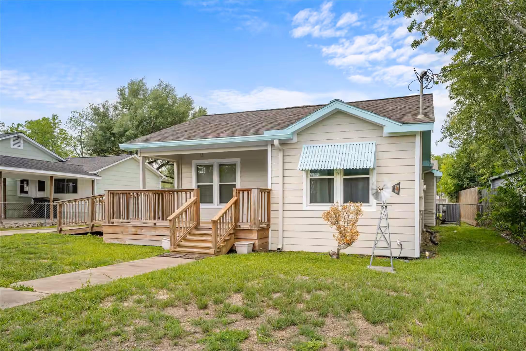 Photo of 405 N College Street, Weimar, TX