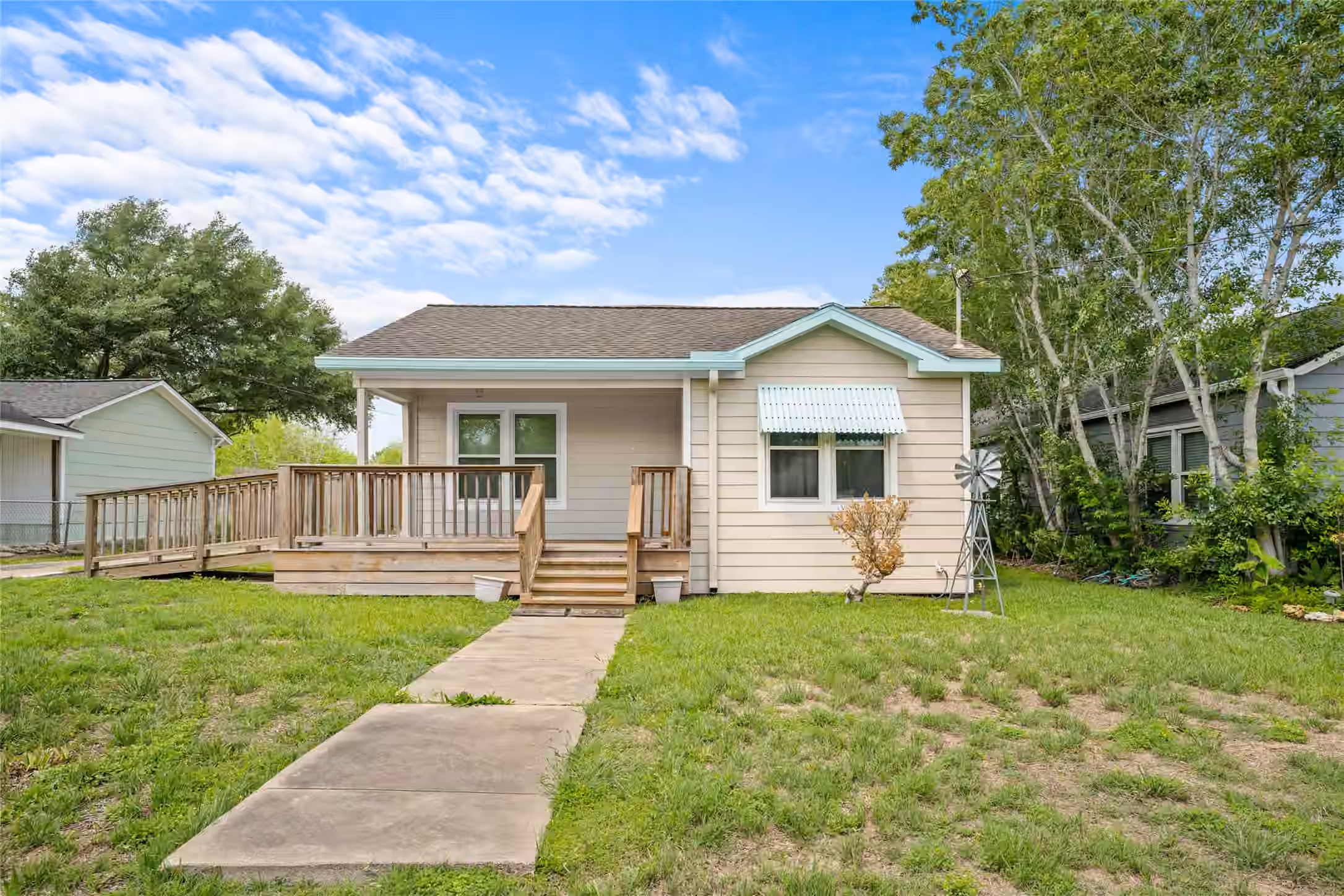 Photo 2 of 405 N College Street, Weimar, TX