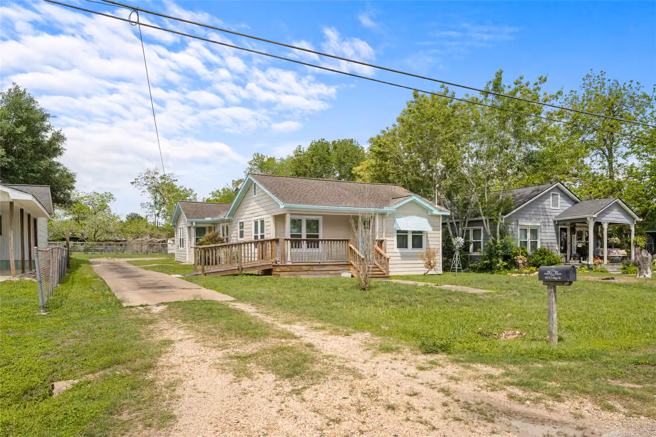 Photo 4 of 405 N College Street, Weimar, TX
