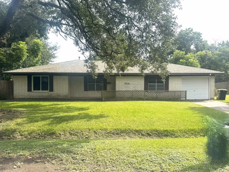 Photo of 706 University Avenue, Wharton, TX