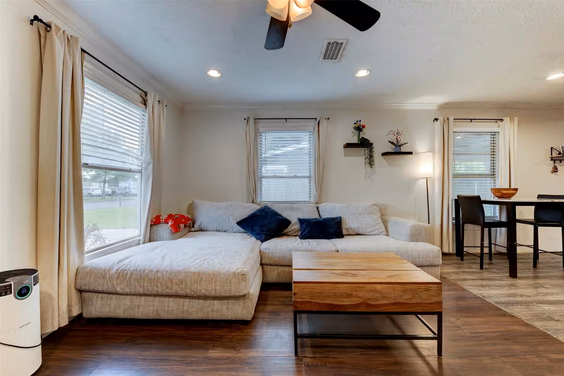 Photo 3 of 708 Gresham Street, Baytown, TX