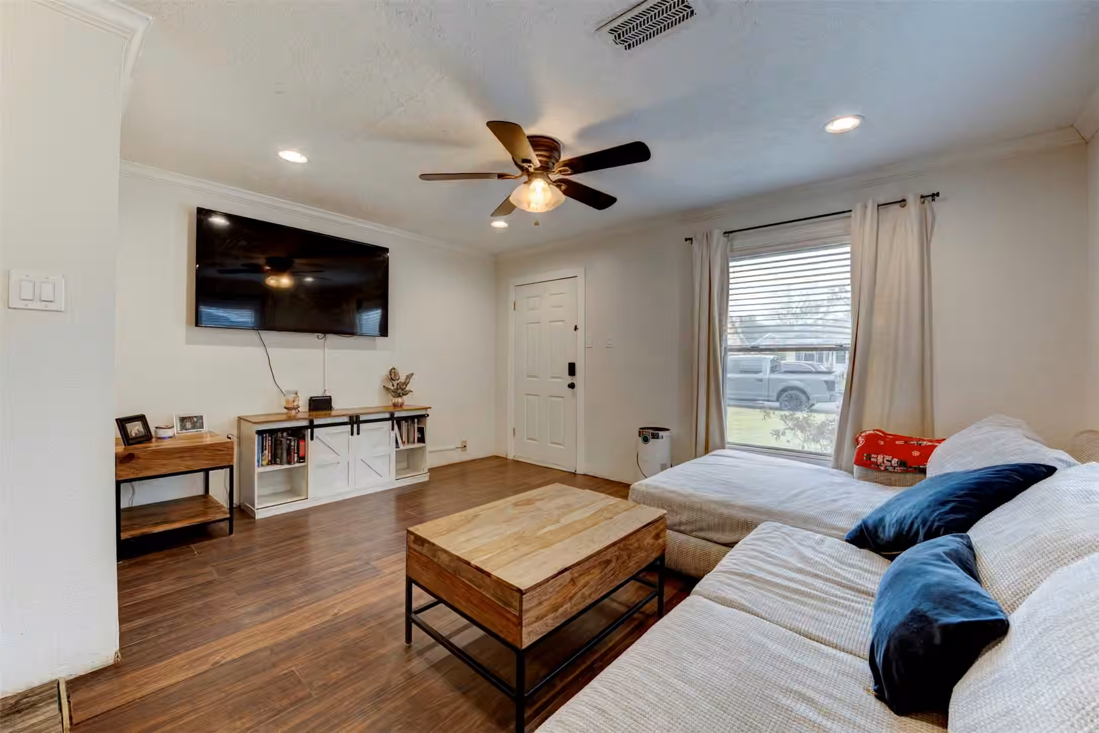 Photo 6 of 708 Gresham Street, Baytown, TX