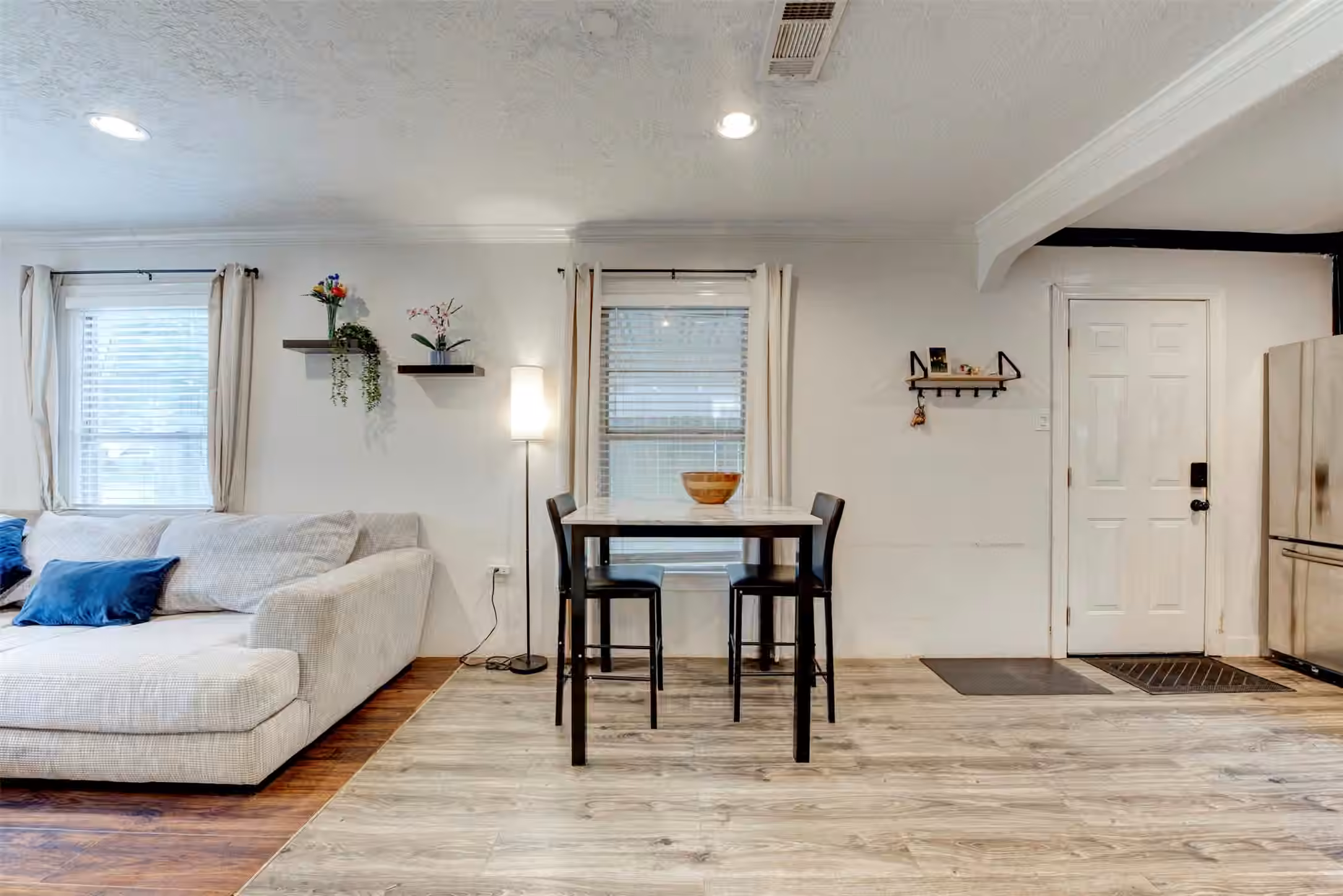 Photo 7 of 708 Gresham Street, Baytown, TX