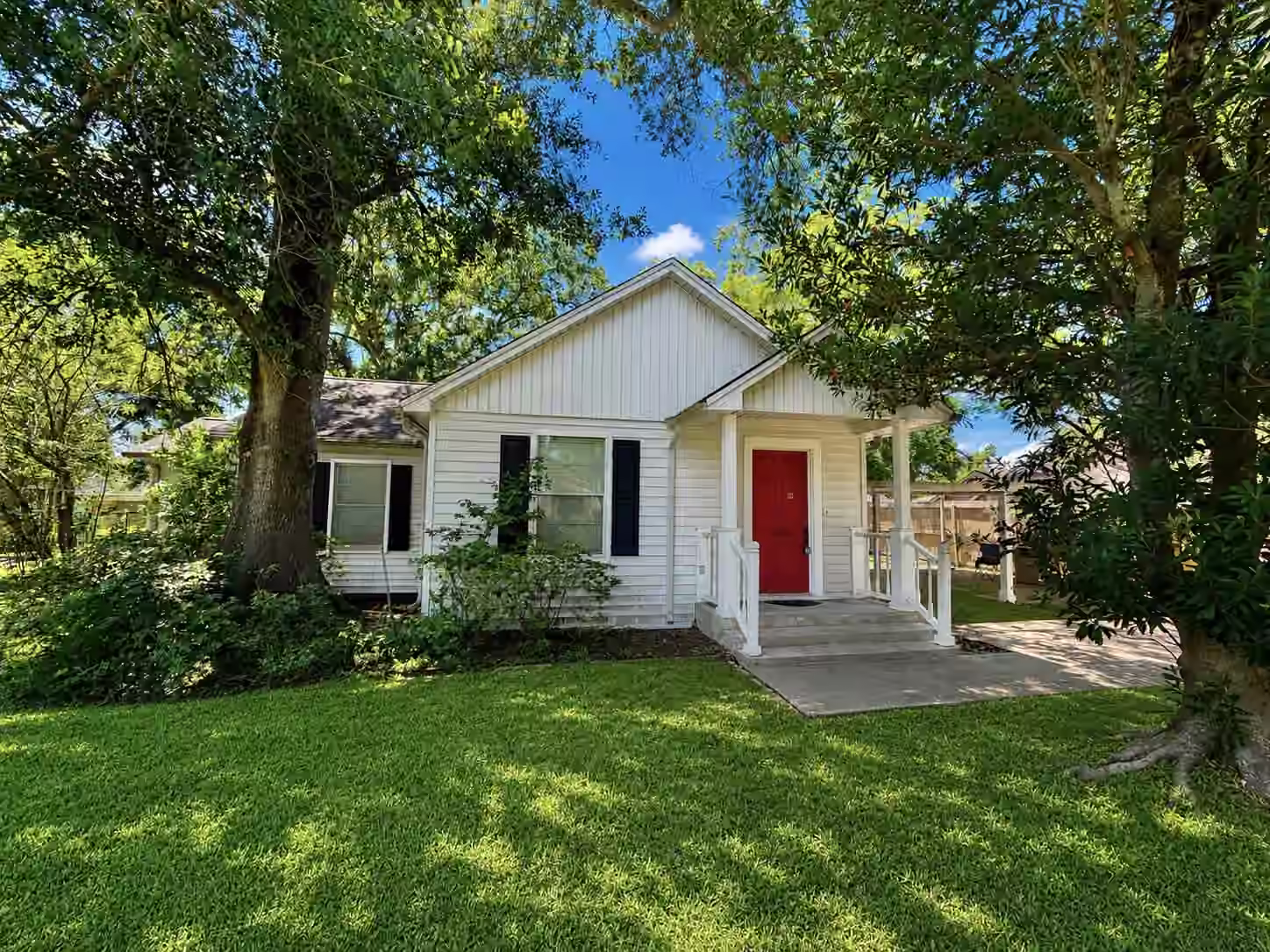 Photo of 705 Shady Lane, Angleton, TX
