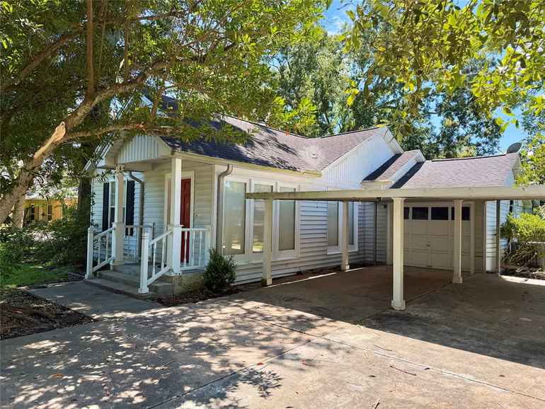 Photo 3 of 705 Shady Lane, Angleton, TX