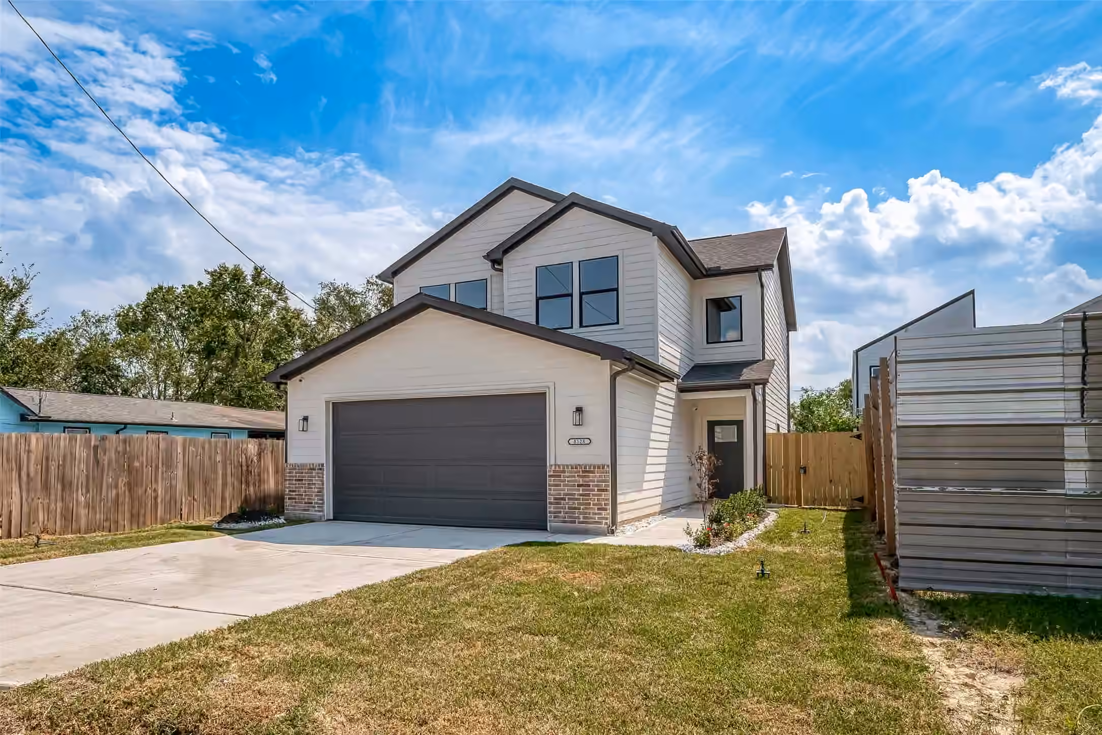 Photo 4 of 8128 Chateau Street, Houston, TX