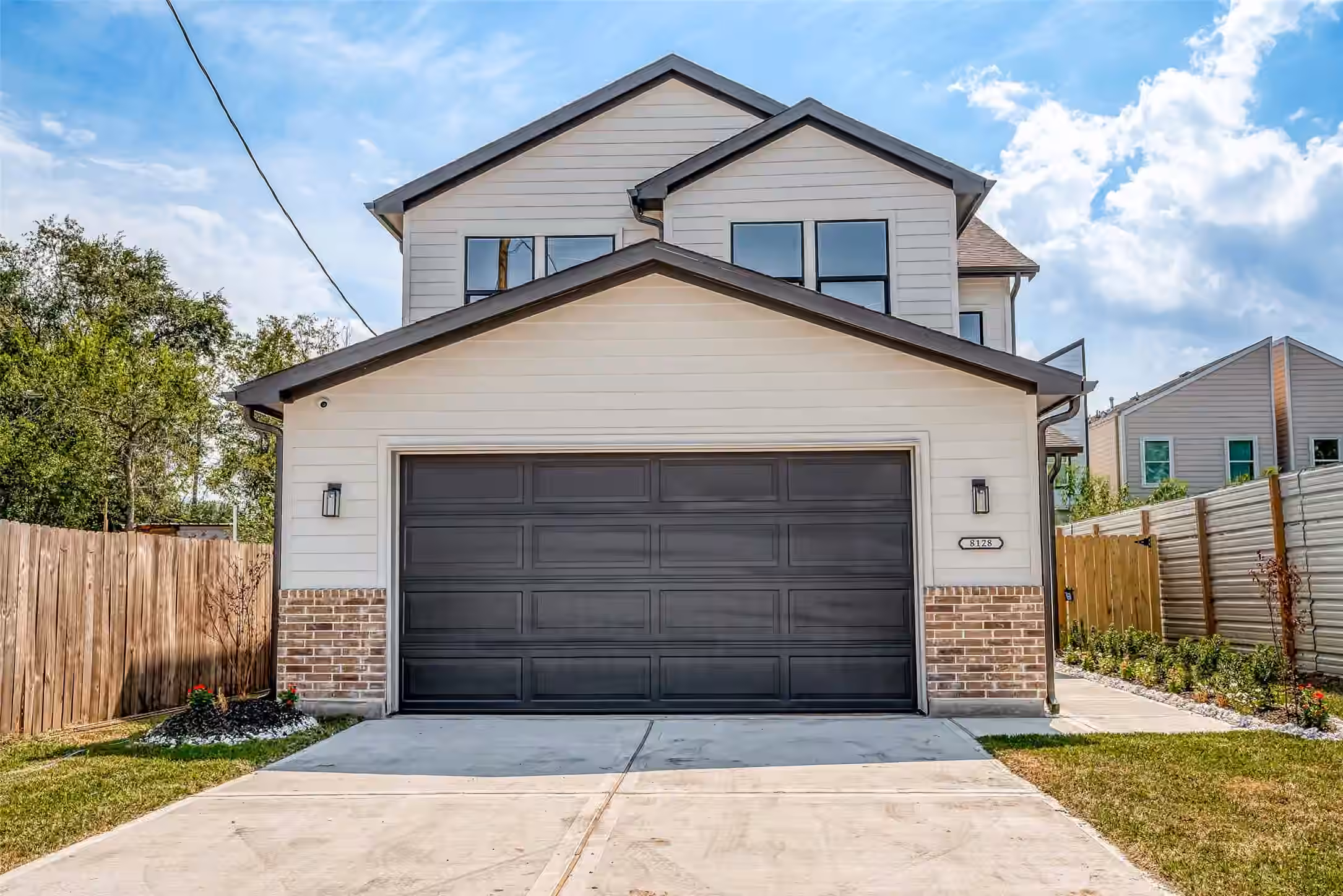 Photo 5 of 8128 Chateau Street, Houston, TX