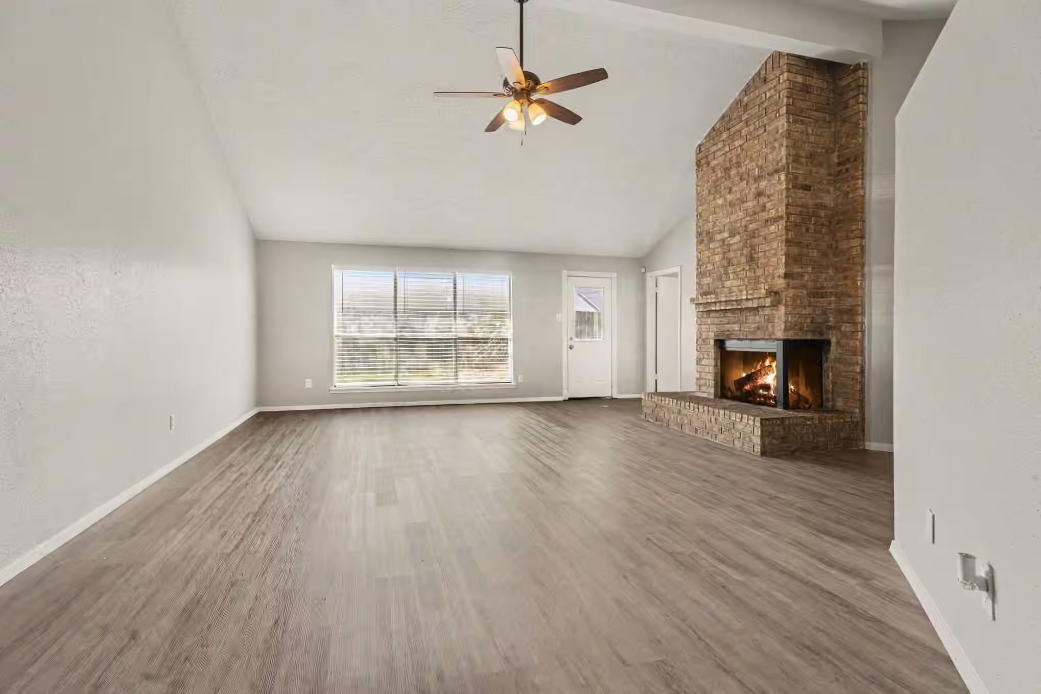 Photo 6 of 1826 Pilgrims Point Drive, Friendswood, TX