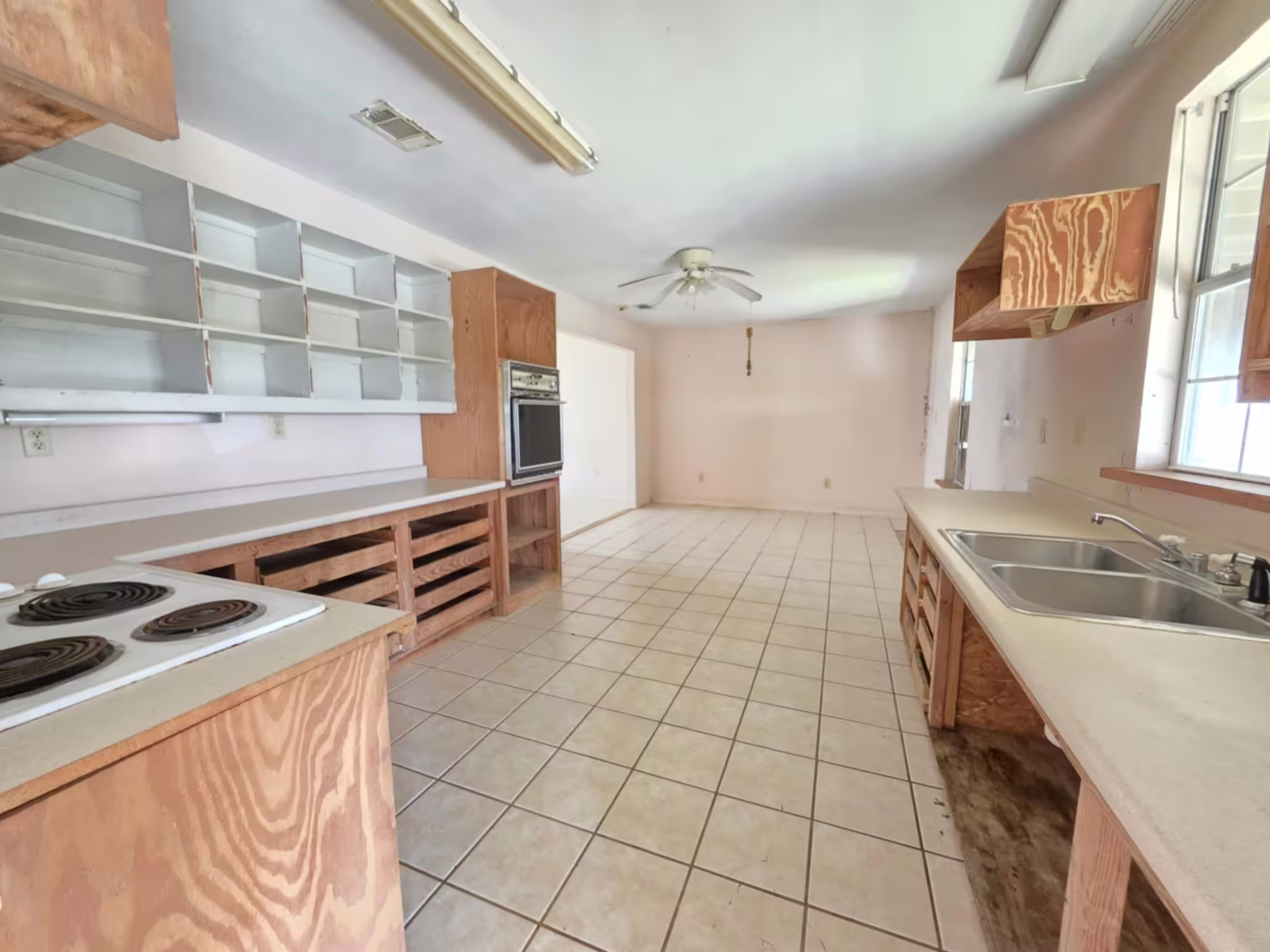 Photo 2 of 900 Mariner Street, Sargent, TX