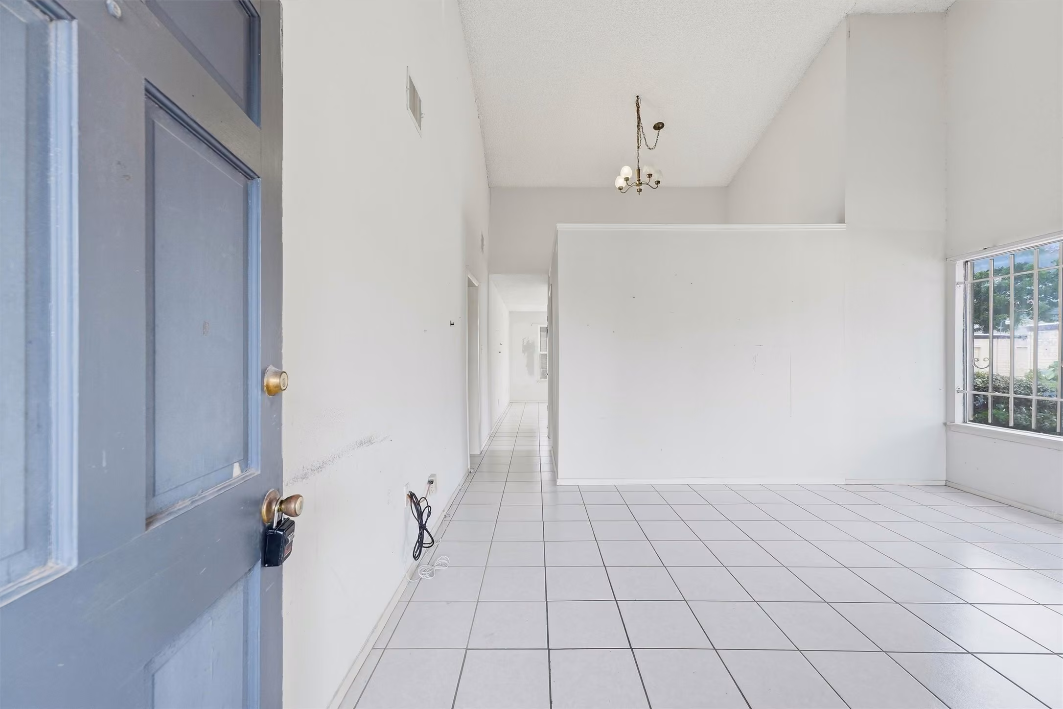 Photo 3 of 10331 Huntington Place Drive 331, Houston, TX