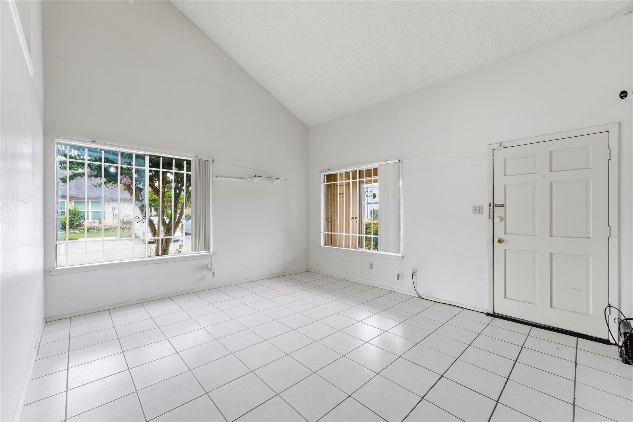 Photo 4 of 10331 Huntington Place Drive 331, Houston, TX