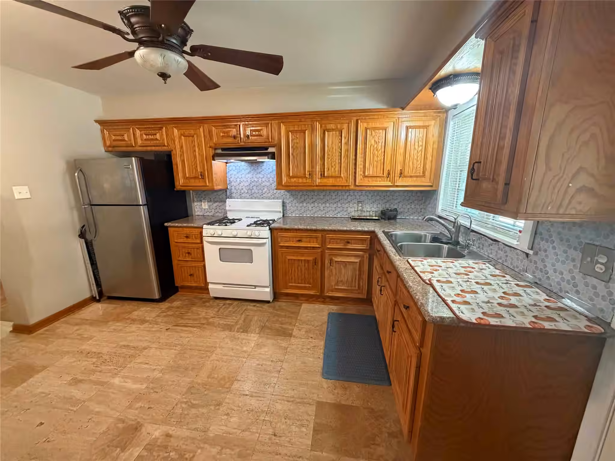 Photo 3 of 1847 Pasadena Boulevard, Pasadena, TX