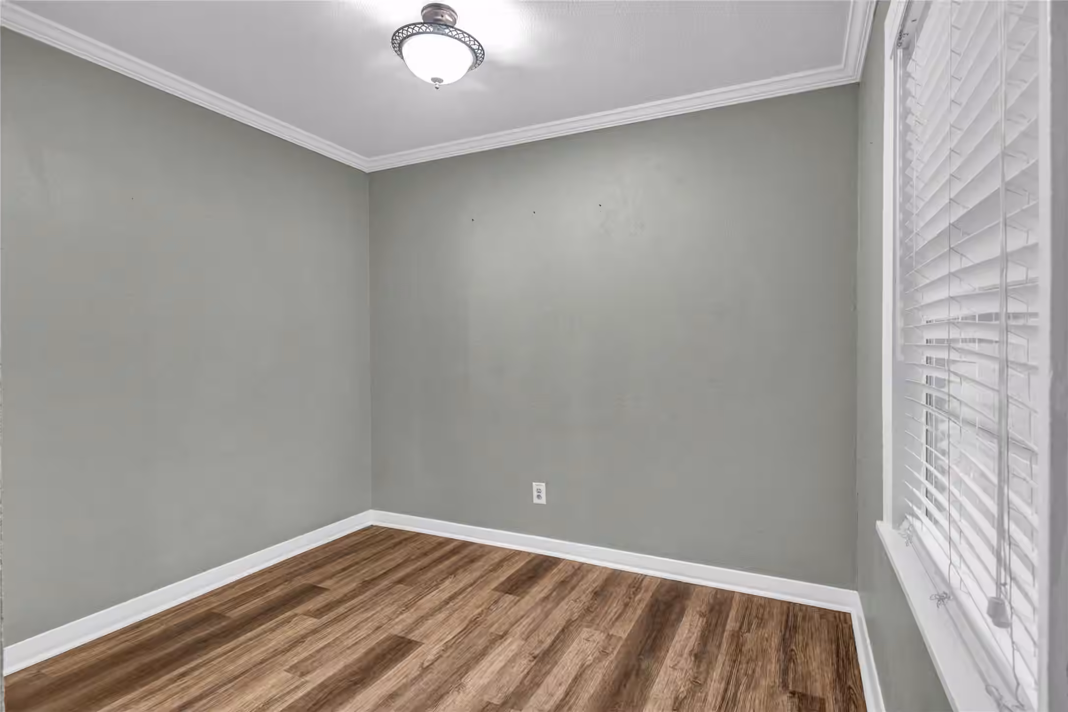 Photo 3 of 1100 Meadowlane Street, Angleton, TX