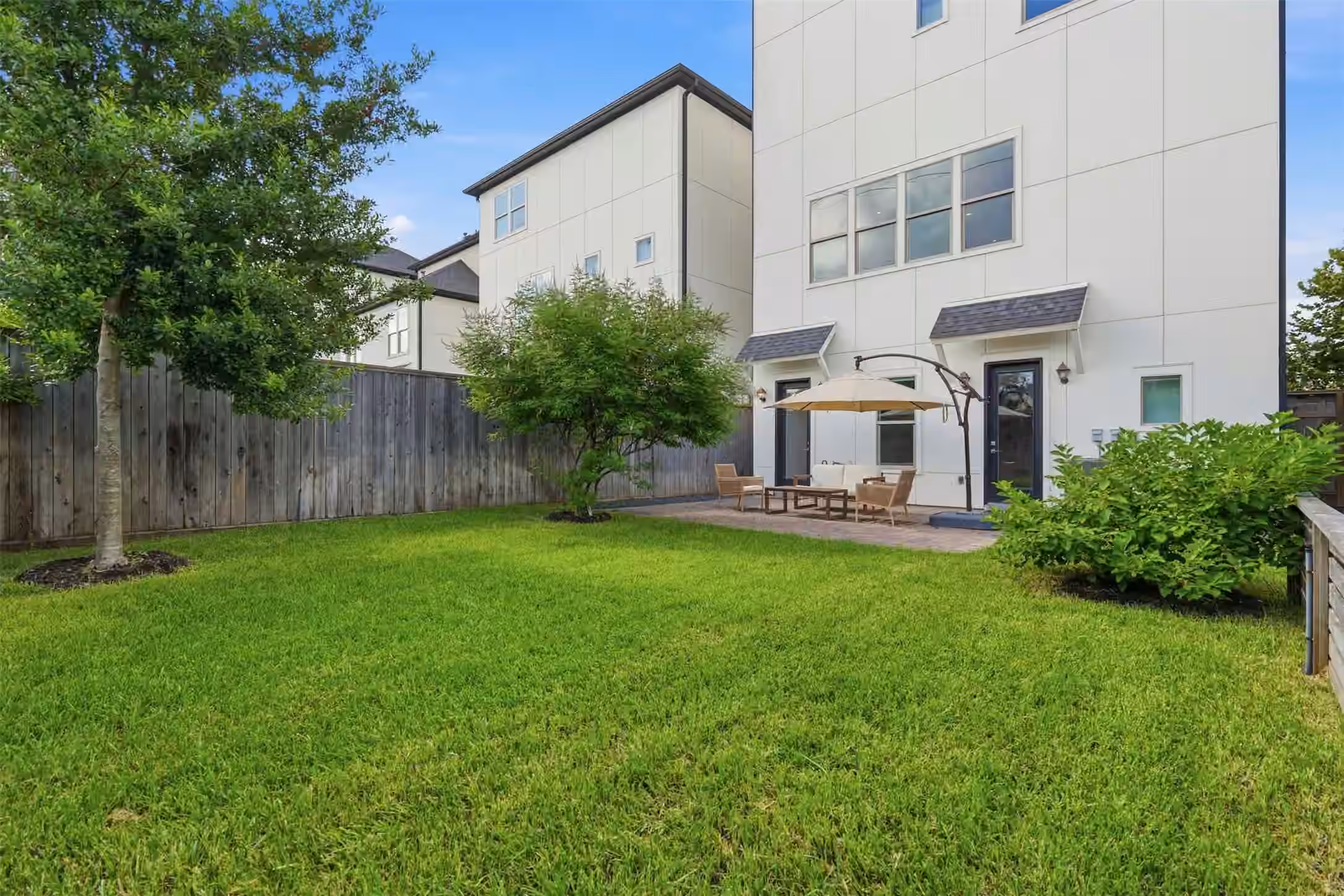 Photo 3 of 6022 Cottage Grove Lake Drive, Houston, TX