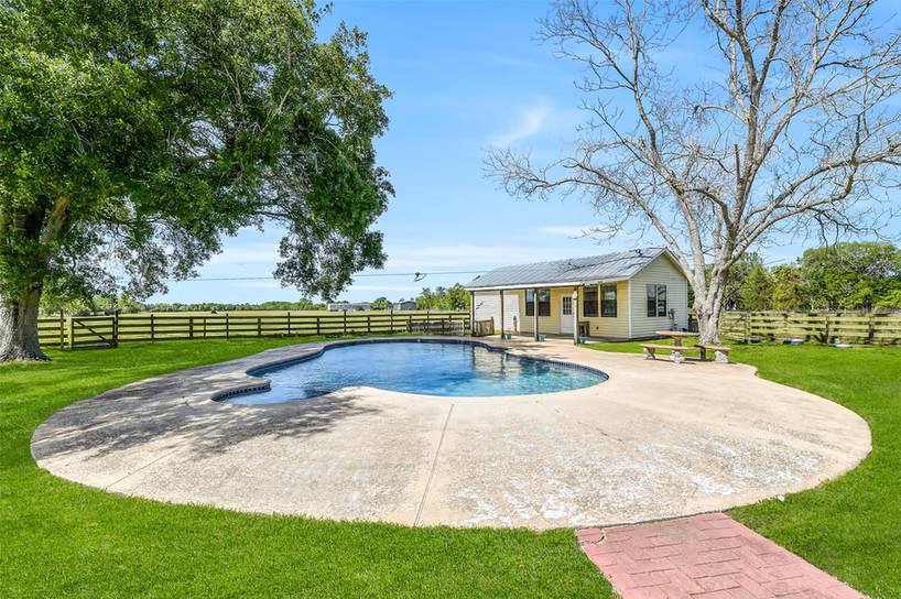 Photo 2 of 3358 County Road 172, Alvin, TX