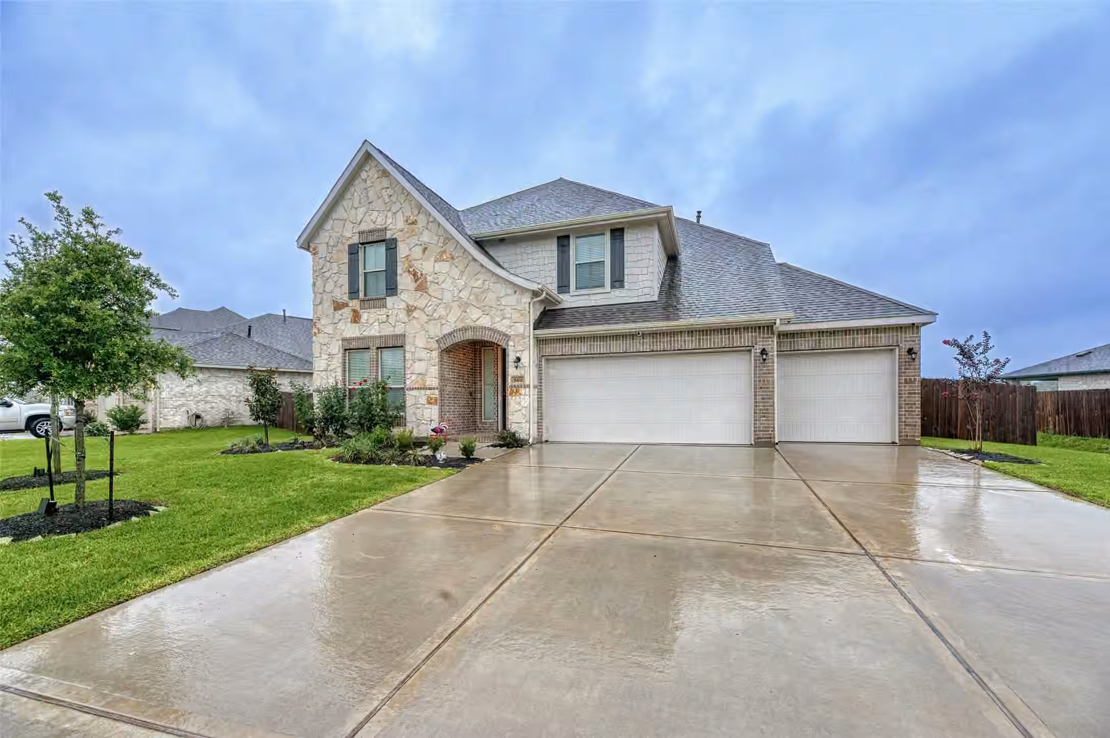 Photo 2 of 5902 Wayne Way, Rosenberg, TX