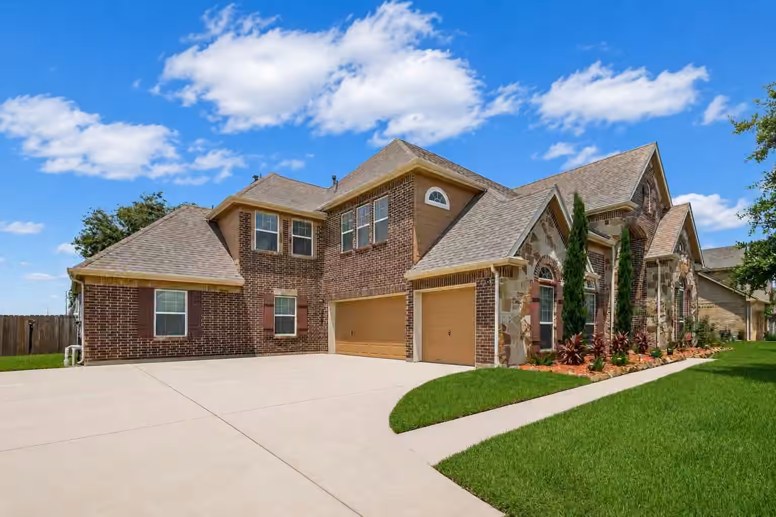Photo 4 of 3830 Cypress Point Drive, Mont Belvieu, TX