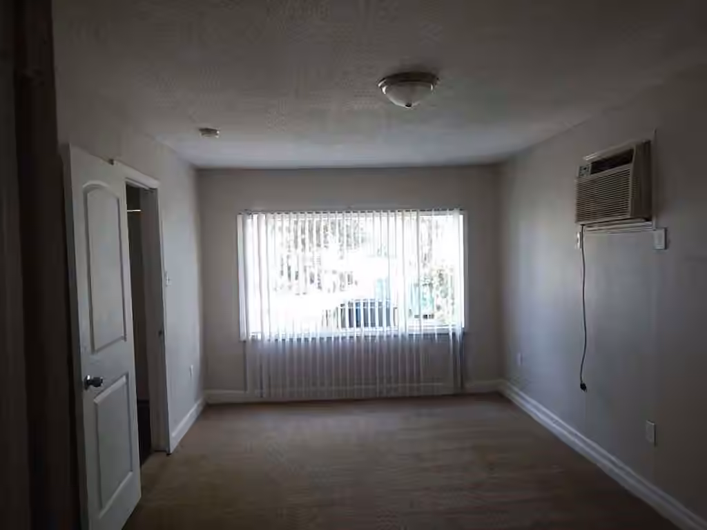 Photo 5 of 10109 Fairland Drive, Houston, TX