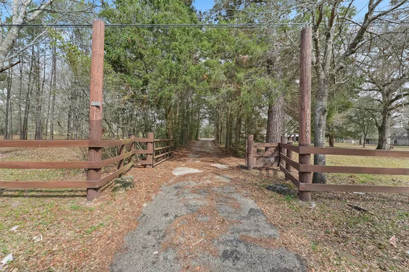Photo of 31926 Dobbin Huffsmith Road, Magnolia, TX 77354