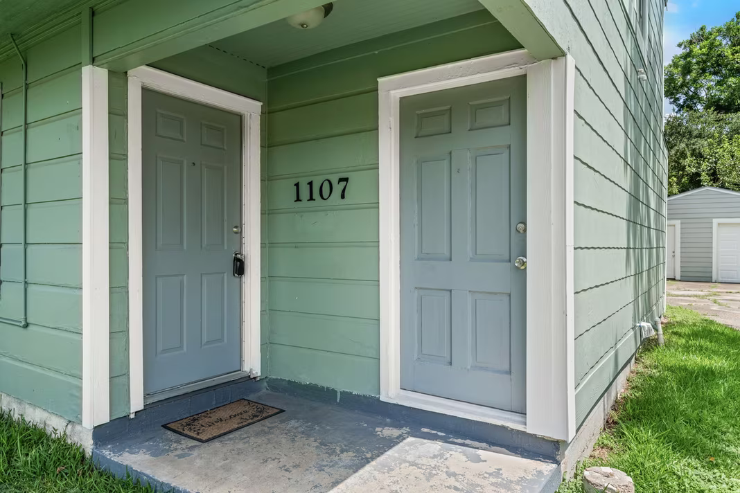 Photo 2 of 1107 3rd Avenue N, Texas City, TX