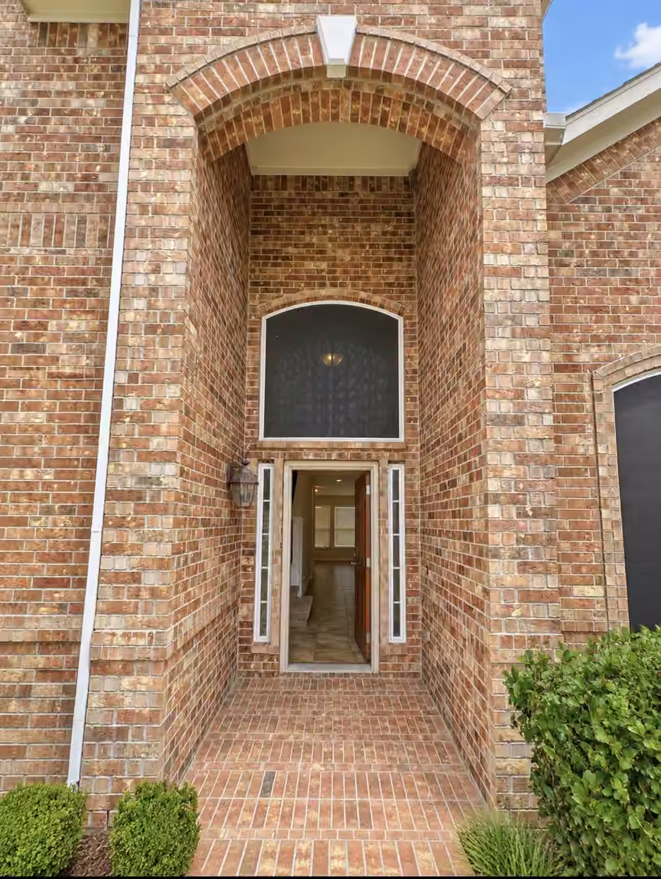 Photo 5 of 9518 Franklin Drive, Mont Belvieu, TX