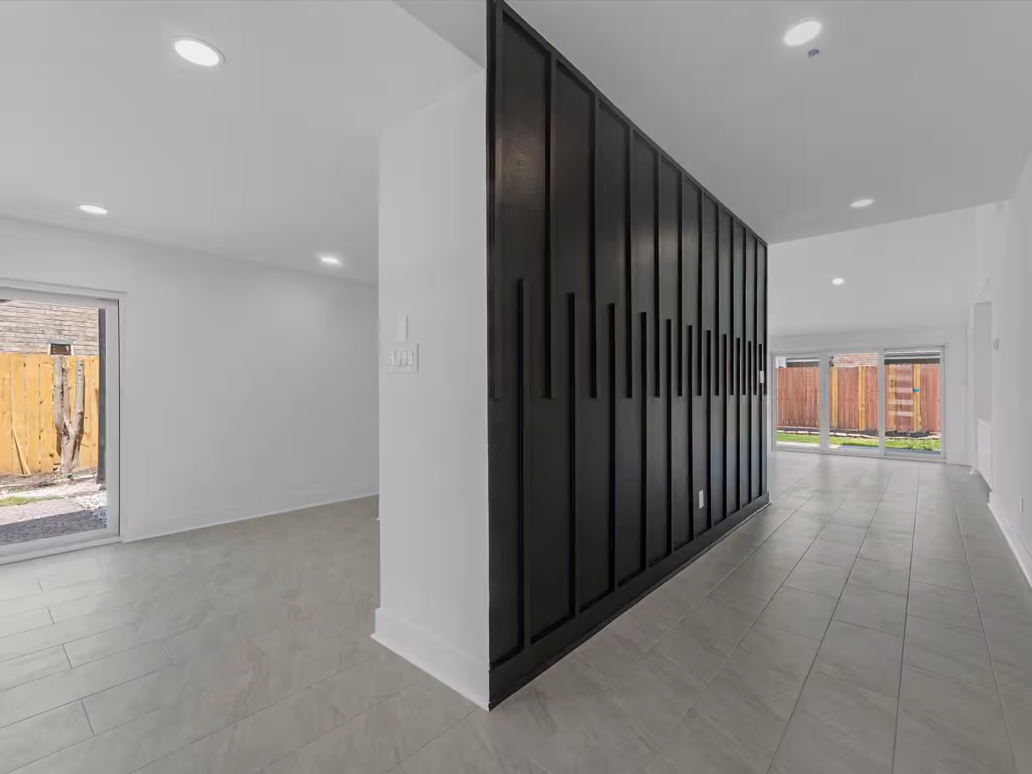 Photo 4 of 2231 Round Lake Drive, Houston, TX