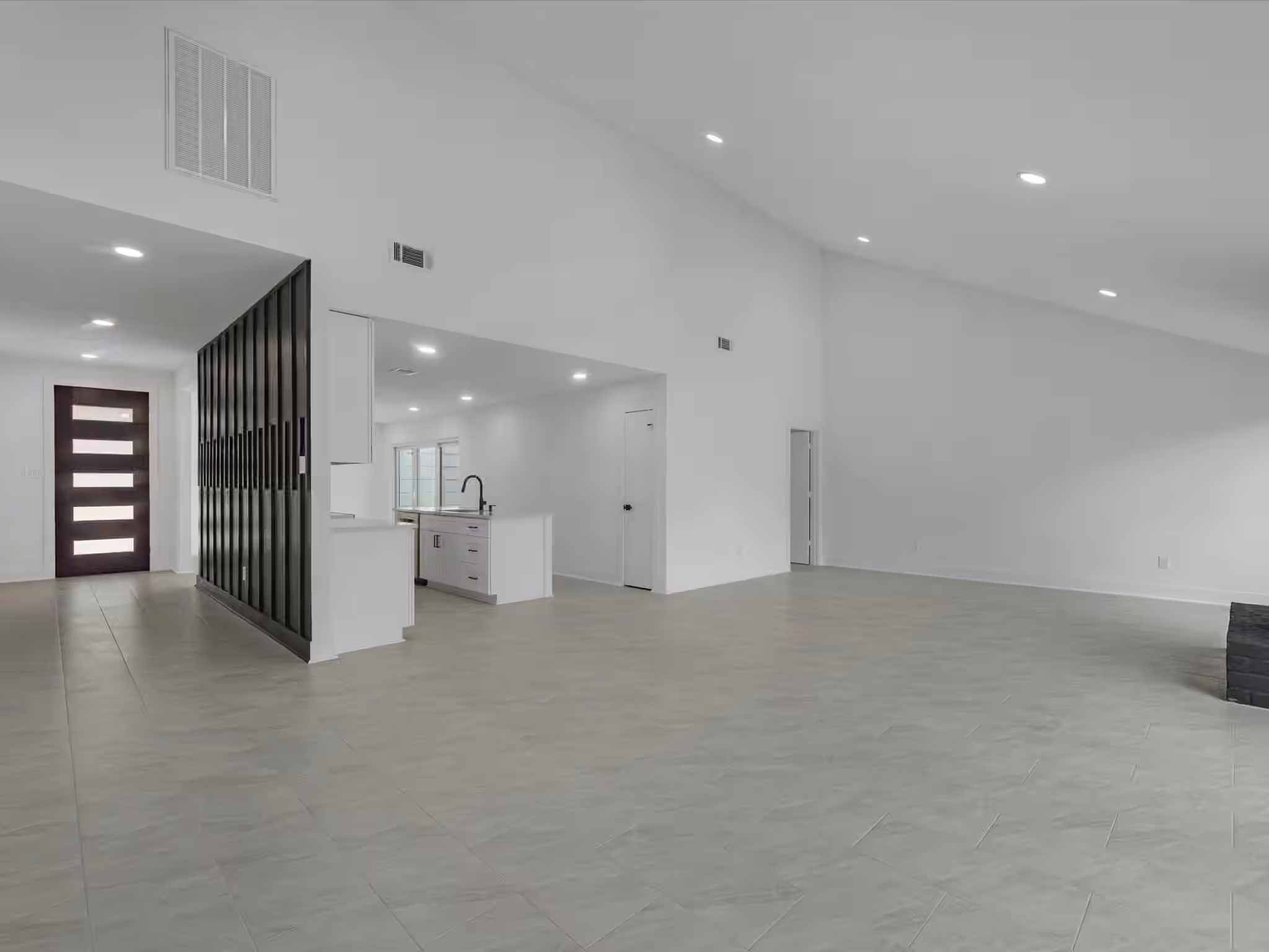 Photo 7 of 2231 Round Lake Drive, Houston, TX
