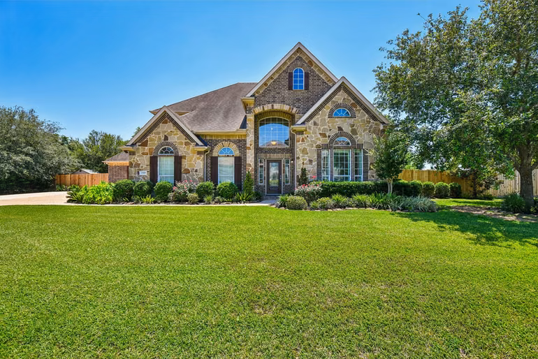 Photo 3 of 2306 Lakeway Drive, Friendswood, TX