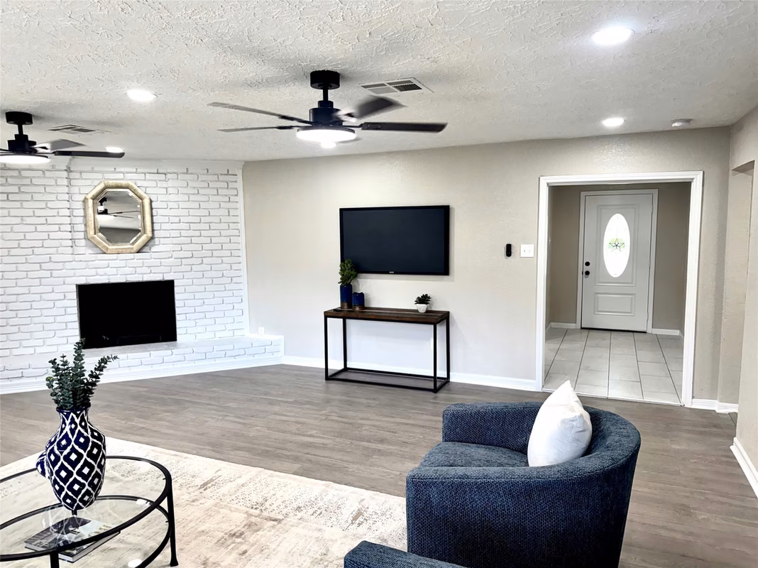 Photo 7 of 1211 Shorewood Drive, Taylor Lake Village, TX