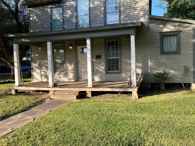 Photo 2 of 701 August Street, El Campo, TX